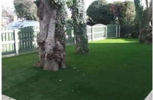 Cỏ nhân tạo – Yếu tố không thể thiếu khi trang trí sân vườn Cỏ nhân tạo – Yếu tố không thể thiếu khi trang trí sân vườn