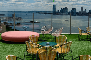 Vai trò của cỏ nhân tạo trang trí trong các trung tâm thương mại Vai trò của cỏ nhân tạo trang trí trong các trung tâm thương mại