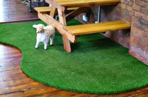 Ứng dụng của cỏ nhân tạo trong trang trí thảm lót nền nhà
