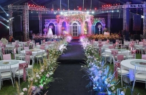 Ứng dụng cỏ nhân tạo trong trang trí tiệc cưới Ứng dụng cỏ nhân tạo trong trang trí tiệc cưới