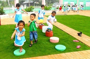 Cách vệ sinh cỏ nhân tạo tại trường mầm non hiệu quả Cách vệ sinh cỏ nhân tạo tại trường mầm non hiệu quả