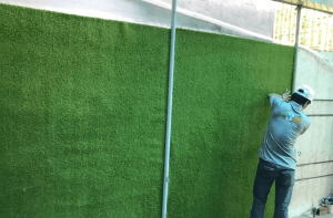 Một số kỹ thuật dán cỏ nhân tạo lên tường đơn giản và hiệu quả Một số kỹ thuật dán cỏ nhân tạo lên tường đơn giản và hiệu quả