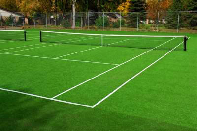 Sử dụng cỏ nhân tạo giá gốc làm sân chơi tennis