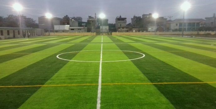 Sân bóng sử dụng cỏ nhân tạo chất lượng tốt